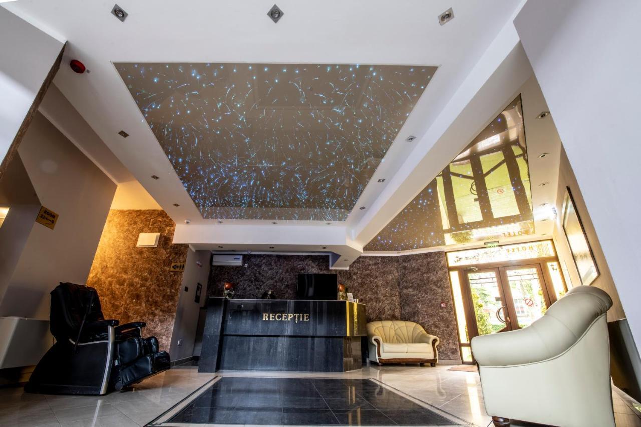 Hotel Novotheos Орадя Экстерьер фото