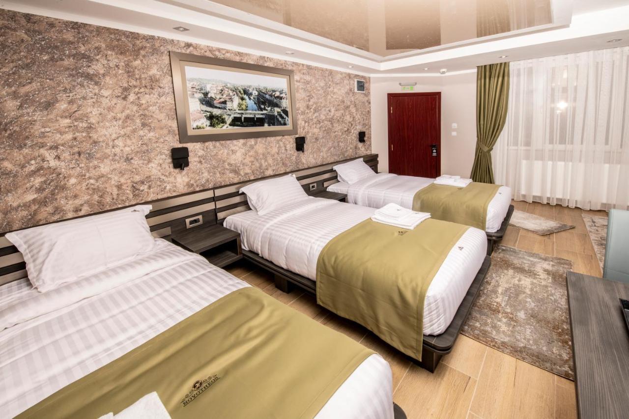 Hotel Novotheos Орадя Экстерьер фото