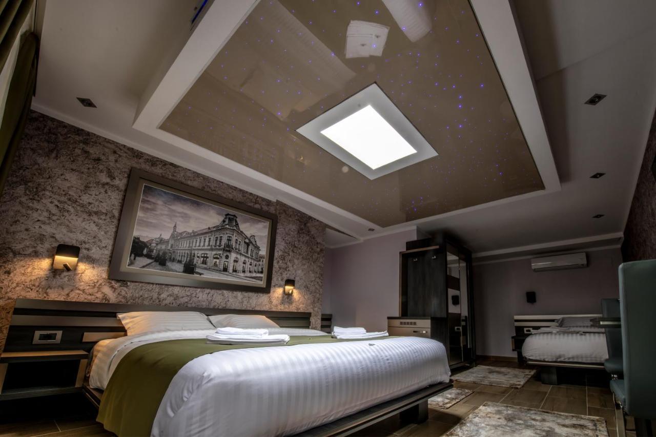Hotel Novotheos Орадя Экстерьер фото