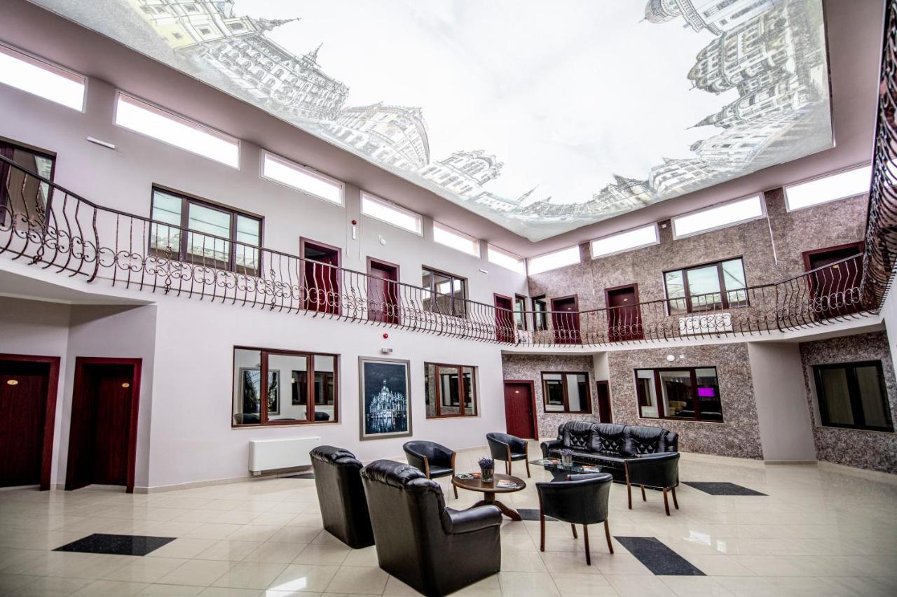 Hotel Novotheos Орадя Экстерьер фото
