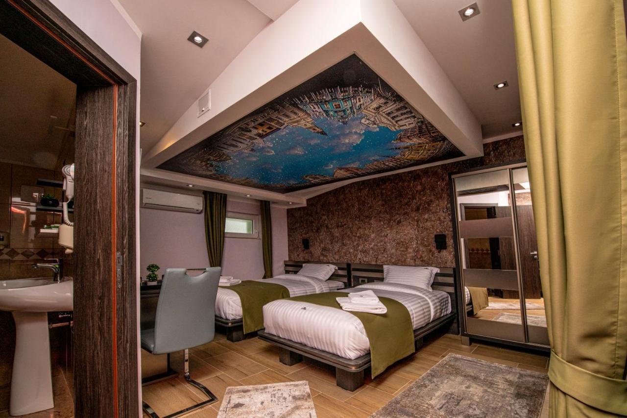 Hotel Novotheos Орадя Экстерьер фото