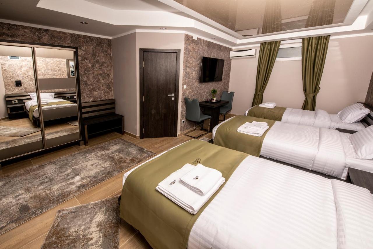 Hotel Novotheos Орадя Экстерьер фото