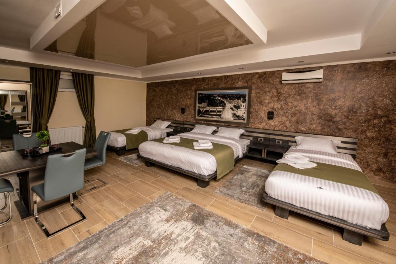 Hotel Novotheos Орадя Экстерьер фото