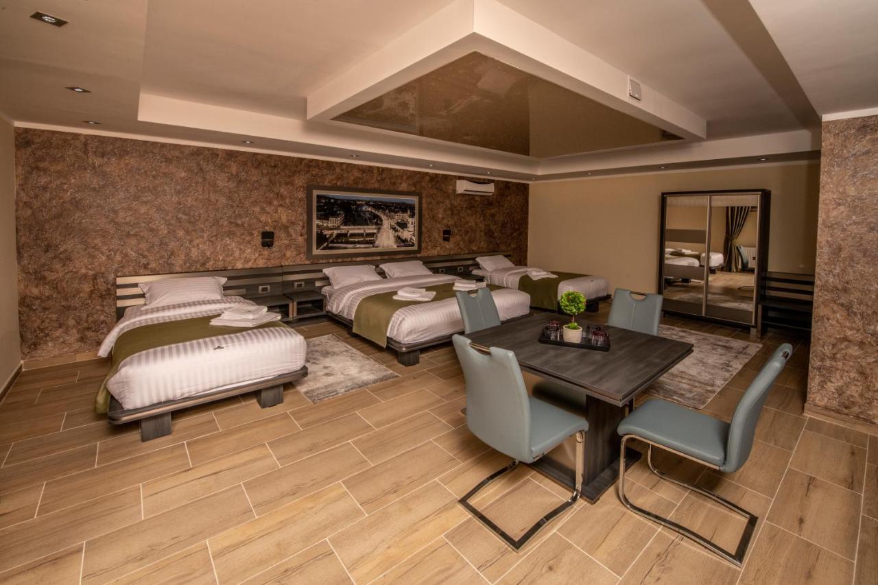 Hotel Novotheos Орадя Экстерьер фото
