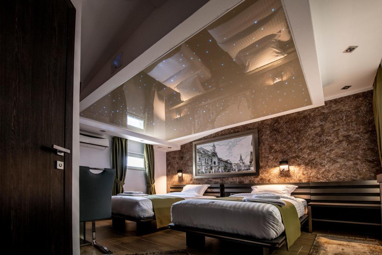 Hotel Novotheos Орадя Экстерьер фото
