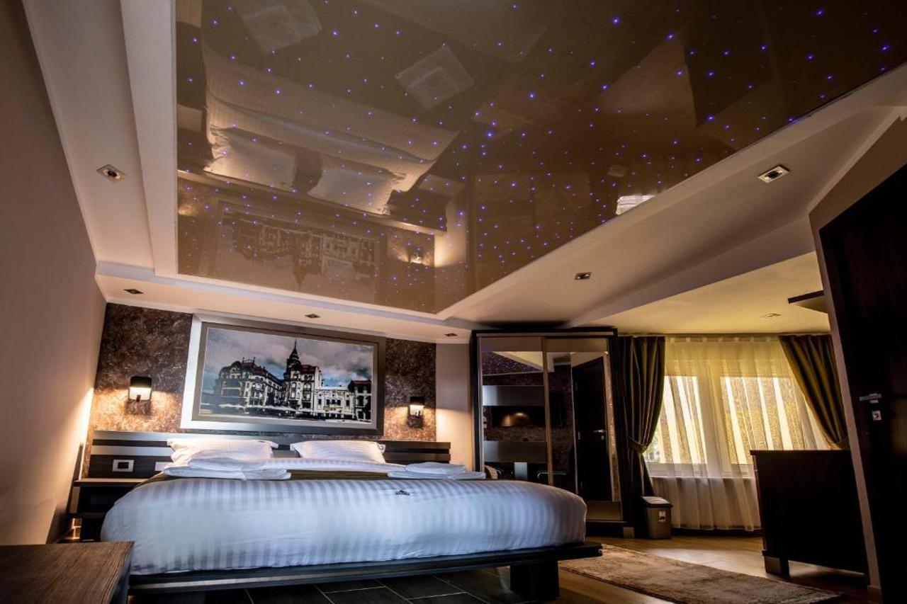 Hotel Novotheos Орадя Экстерьер фото