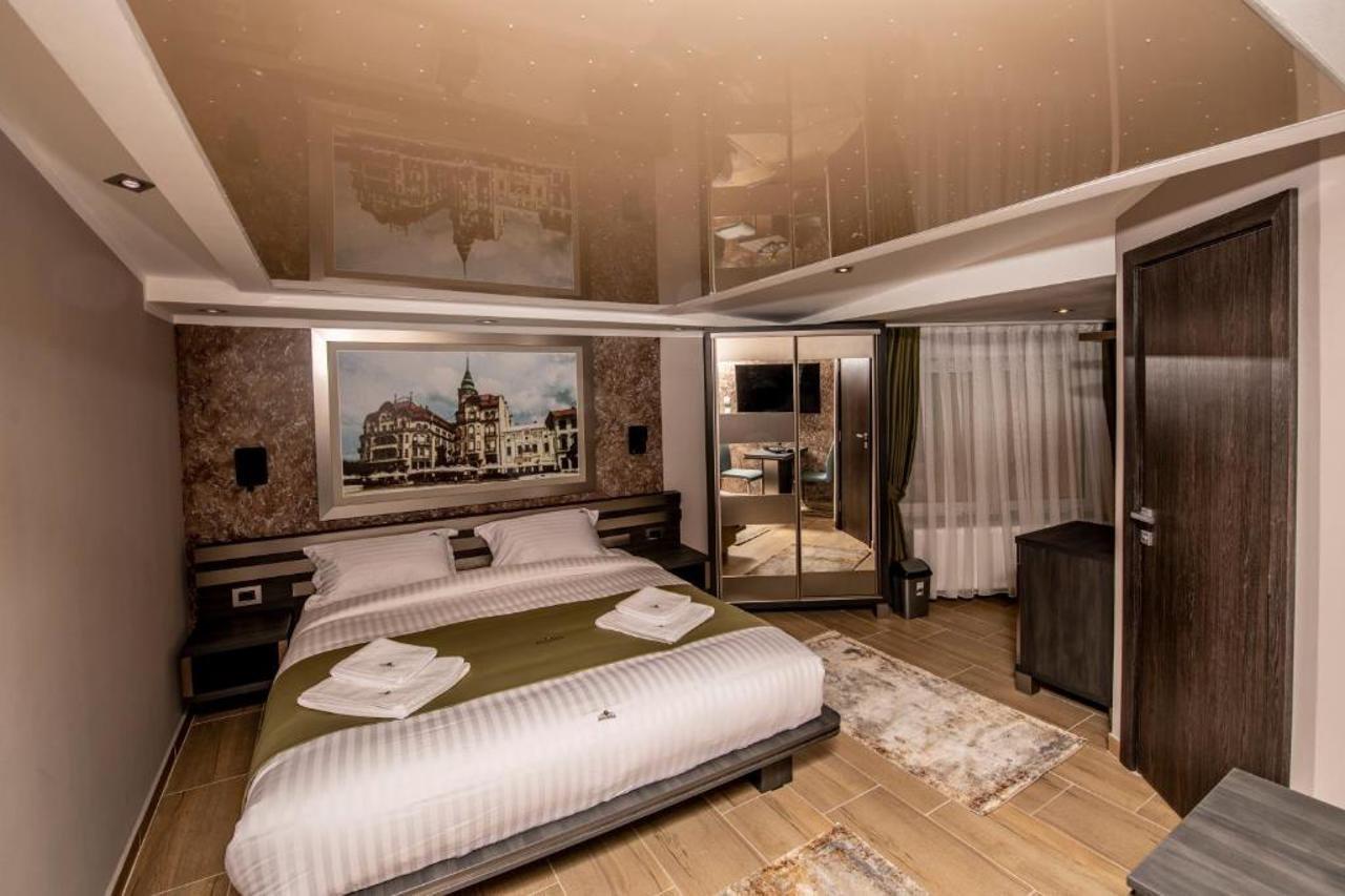Hotel Novotheos Орадя Экстерьер фото