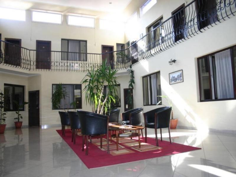 Hotel Novotheos Орадя Экстерьер фото